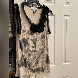 Mango MNG Sleeveless beige with black Floral tunic blouse Floral raw hem accents